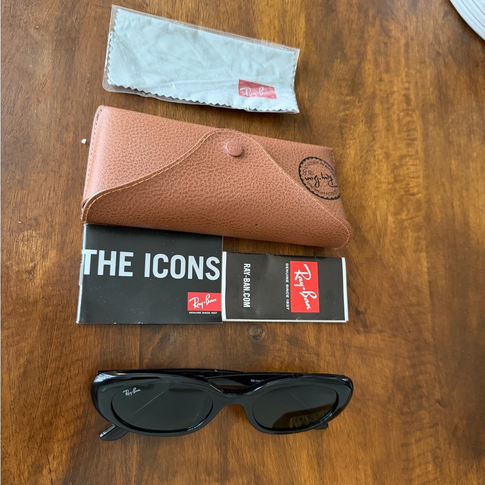 Ray-Ban Oval black Sunglasses new *